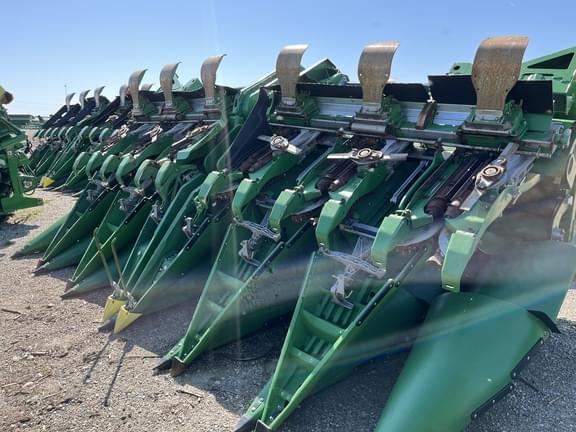 Image of John Deere C12F equipment image 3