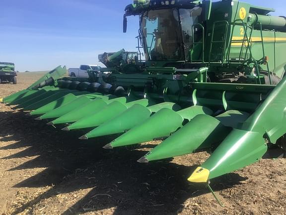 Image of John Deere C12F equipment image 4