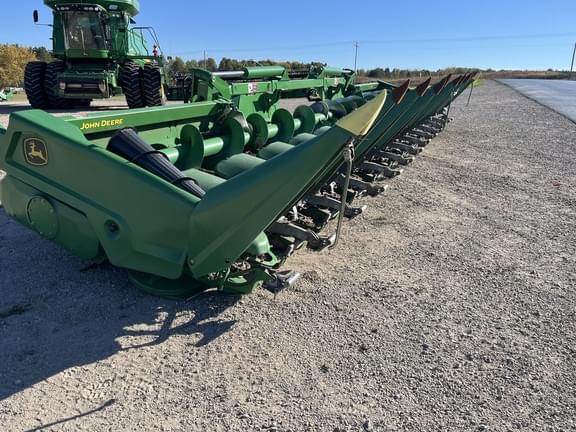 Image of John Deere C12F equipment image 1