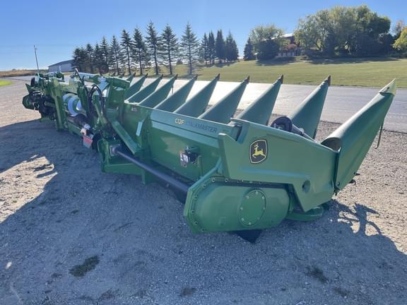 Image of John Deere C12F equipment image 4