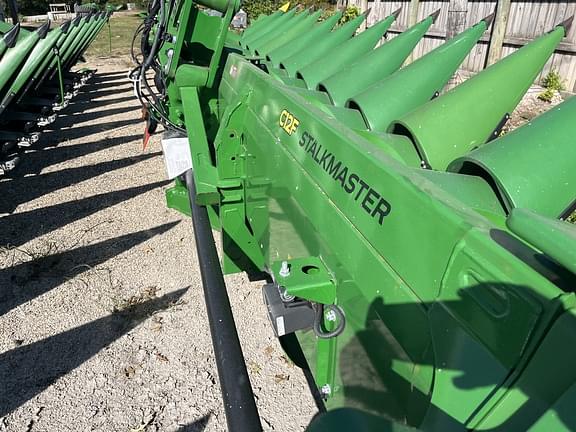 Image of John Deere C12F equipment image 4