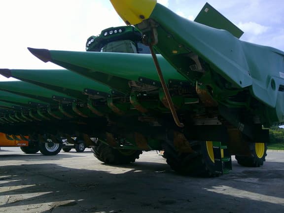 Image of John Deere C12F equipment image 3