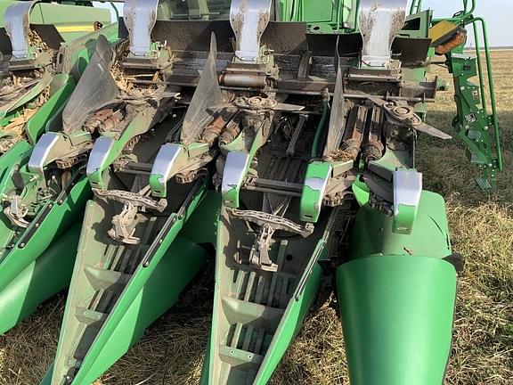 Image of John Deere C12F equipment image 4