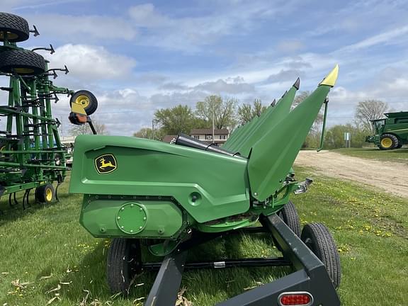 Image of John Deere C12R equipment image 4