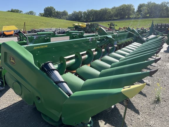Main image John Deere C12R