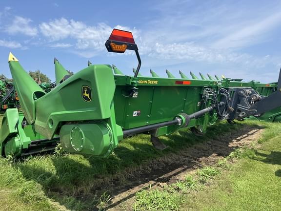 Image of John Deere C12R equipment image 3