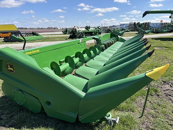 Image of John Deere C12R equipment image 3