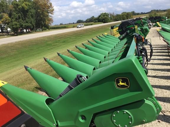 Image of John Deere C12R equipment image 2