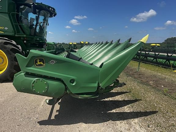 Image of John Deere C16F equipment image 4