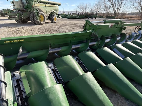 Image of John Deere C16F equipment image 4