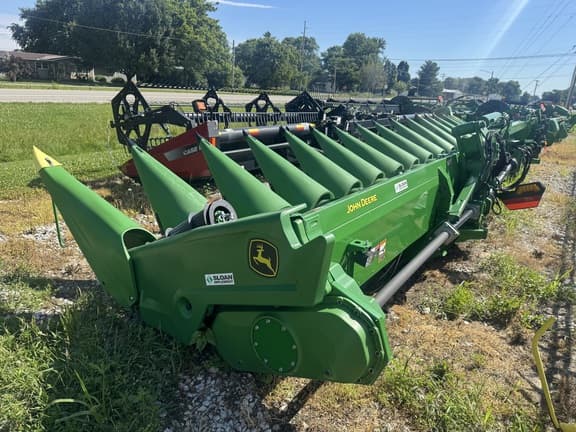 Image of John Deere C16F equipment image 3