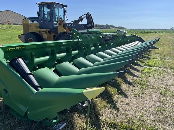 Image of John Deere C16F equipment image 3