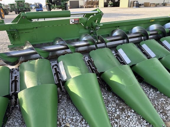 Image of John Deere C16F equipment image 4