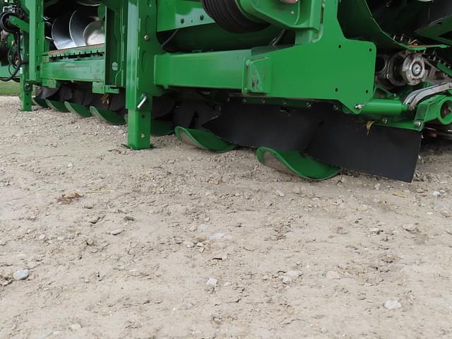 Image of John Deere C16F equipment image 4
