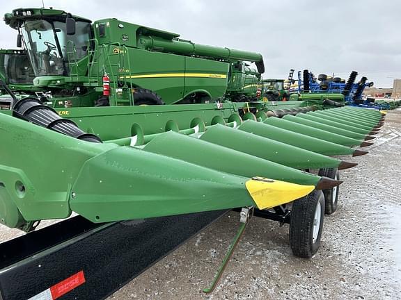 Image of John Deere C16R equipment image 1