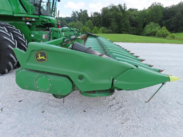 Image of John Deere C18F equipment image 3