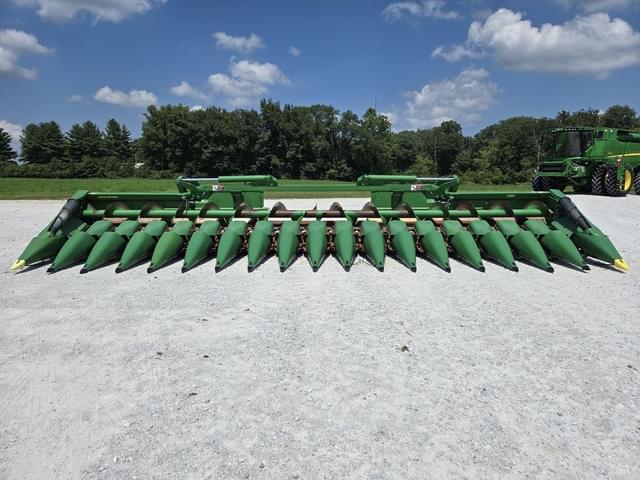 Image of John Deere C18F equipment image 3