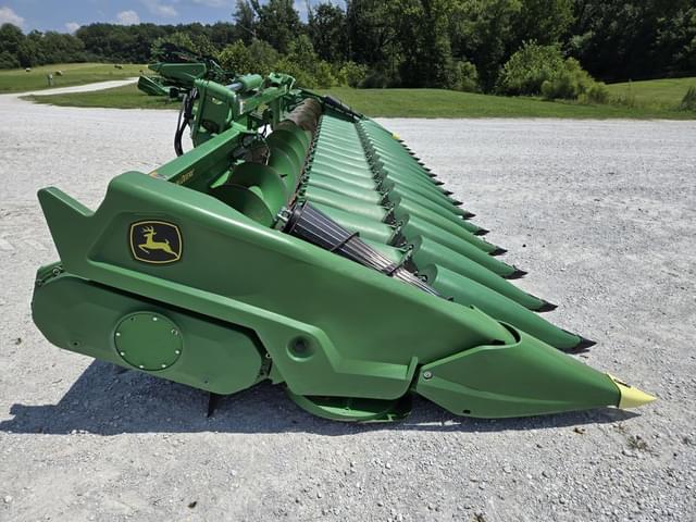 Image of John Deere C18F equipment image 4