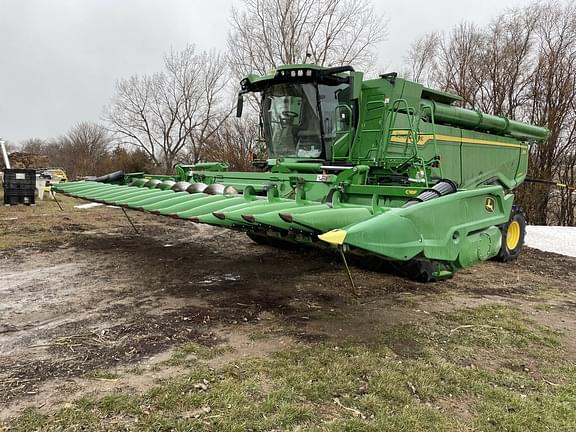 Image of John Deere C18F equipment image 2