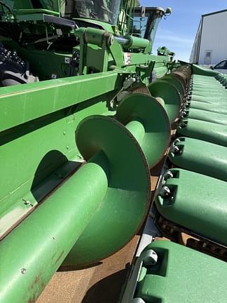 Image of John Deere C18F equipment image 4