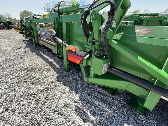 Image of John Deere C18F equipment image 4
