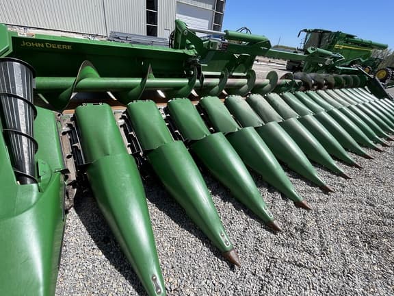 Image of John Deere C18F equipment image 3