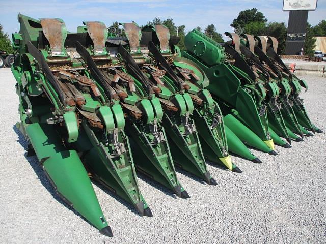 Image of John Deere C18F equipment image 2