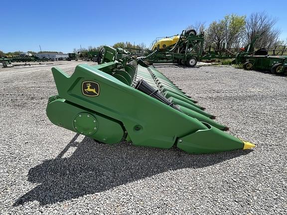 Image of John Deere C18F equipment image 2