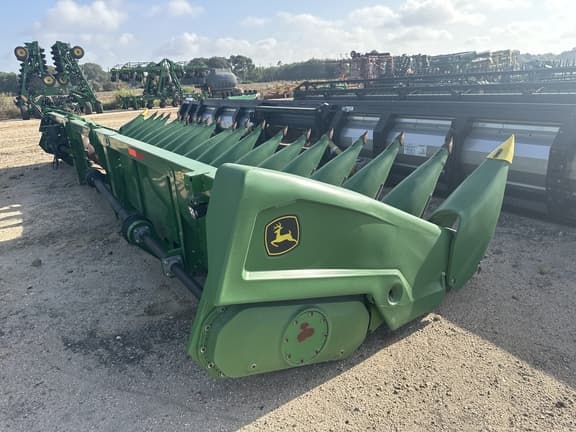 Image of John Deere C18R equipment image 3