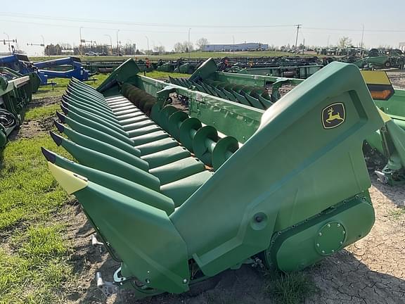 Image of John Deere C18R equipment image 4