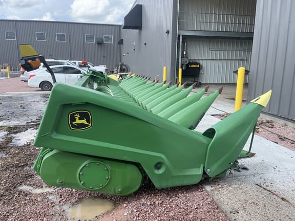 Image of John Deere C18R equipment image 3
