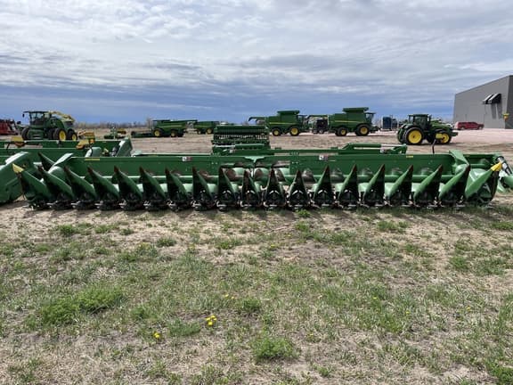 Image of John Deere C18R equipment image 4