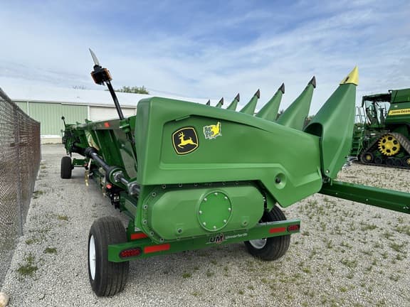 Image of John Deere C18R equipment image 1