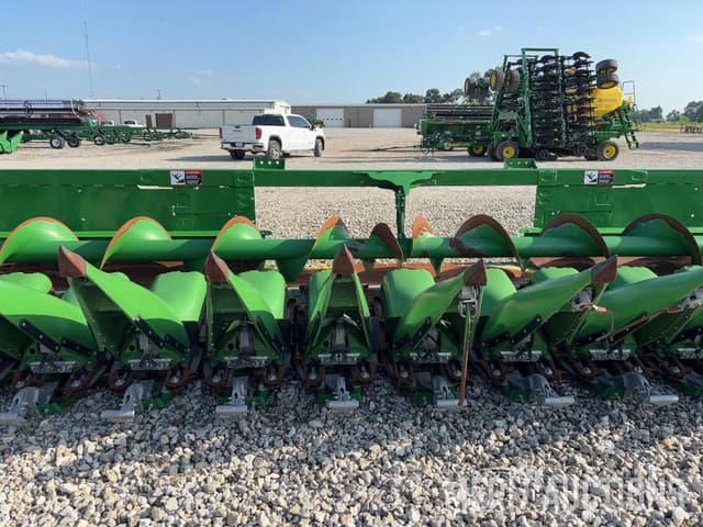 Image of John Deere C18R equipment image 2