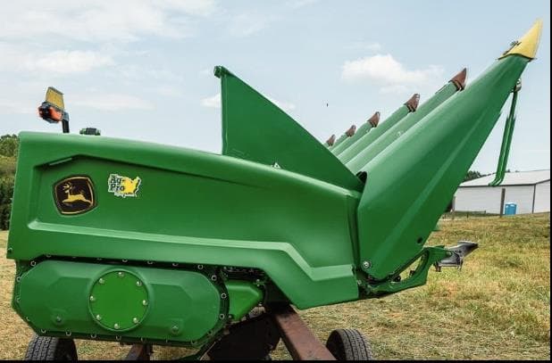 Image of John Deere C8F equipment image 3
