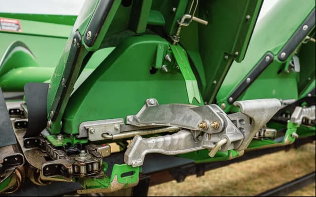 Image of John Deere C8F equipment image 4