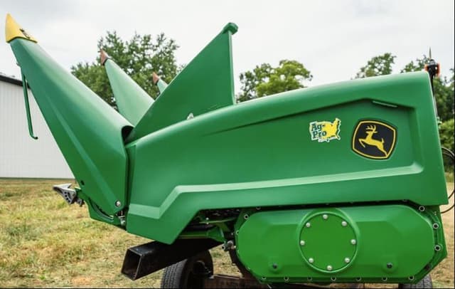 Image of John Deere C8F equipment image 2