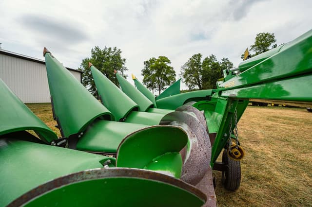Image of John Deere C8F equipment image 2