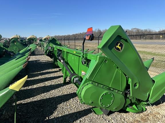 Image of John Deere C8R equipment image 4