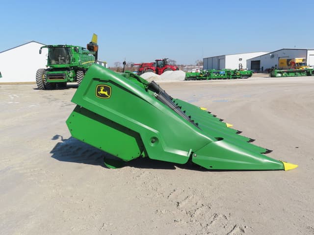 Image of John Deere C8R equipment image 4