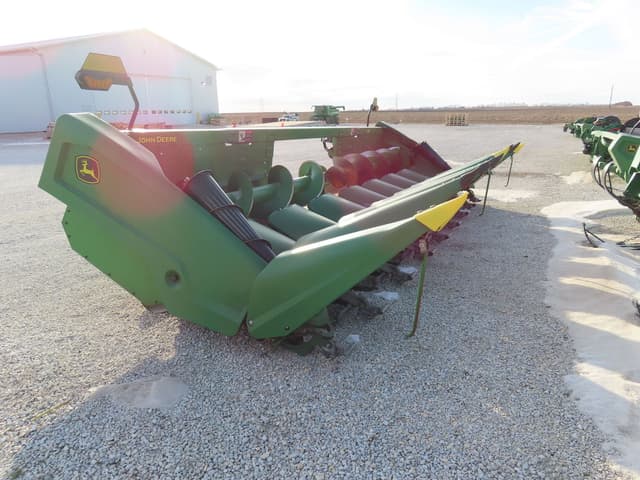 Image of John Deere C8R equipment image 1