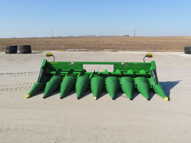 Image of John Deere C8R equipment image 3