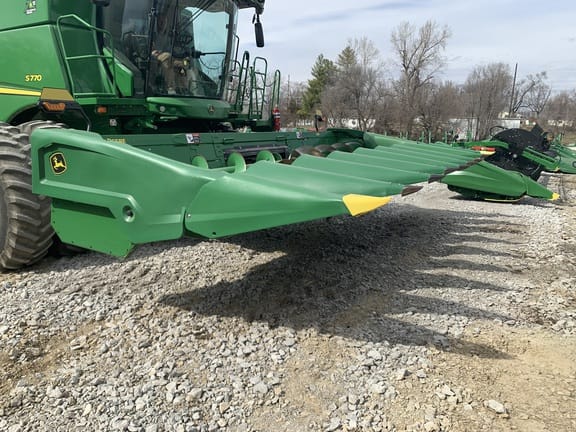 Main image John Deere C8R