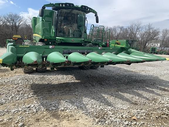 Image of John Deere C8R equipment image 3