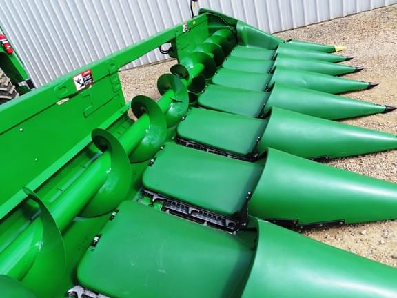 Image of John Deere C8R equipment image 3