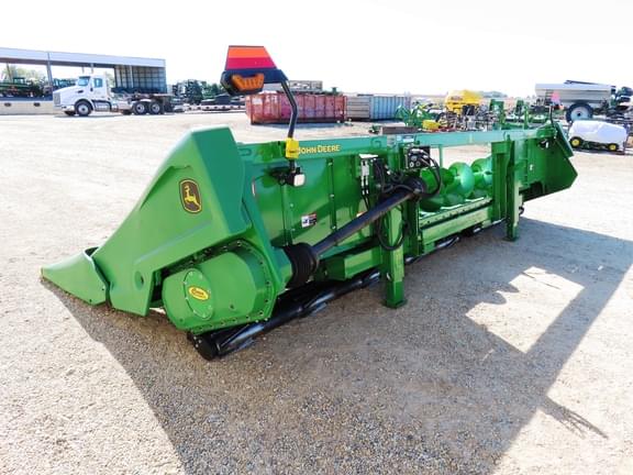 Image of John Deere C8R equipment image 4