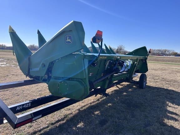 Main image John Deere C8R