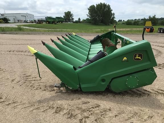 Image of John Deere C8R equipment image 2