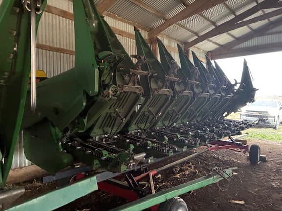 Image of John Deere C8R equipment image 4