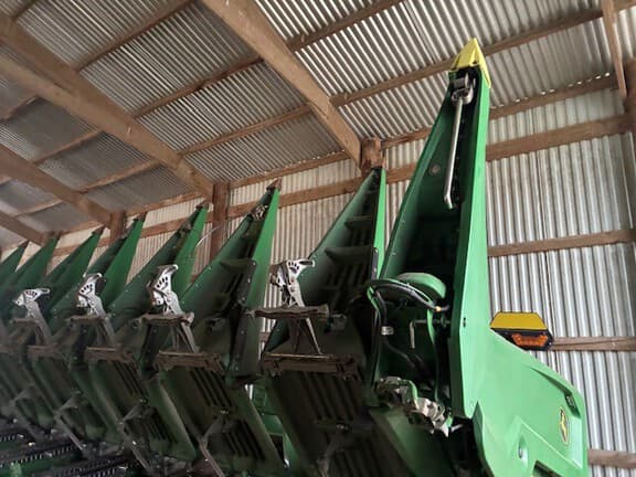 Image of John Deere C8R equipment image 3